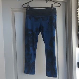 Lululemon cropped blue floral pants size 4